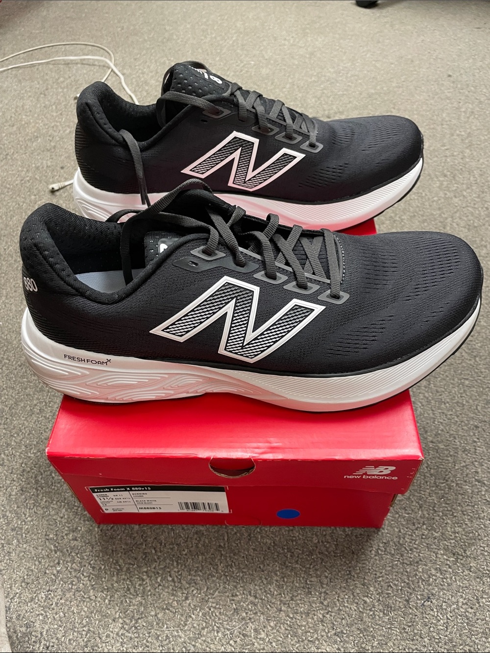 New Balance Men’s  Black & White Fresh Foam 880 sz 11.5 D